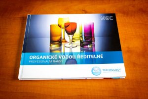 Fotokniha organických vodou ředitelných barev na sklo